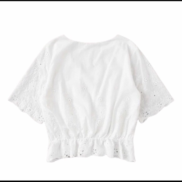 ✨PLUS White Eyelet Cotton Crop Top - Picture 2 of 5